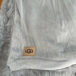UGG BLANKET